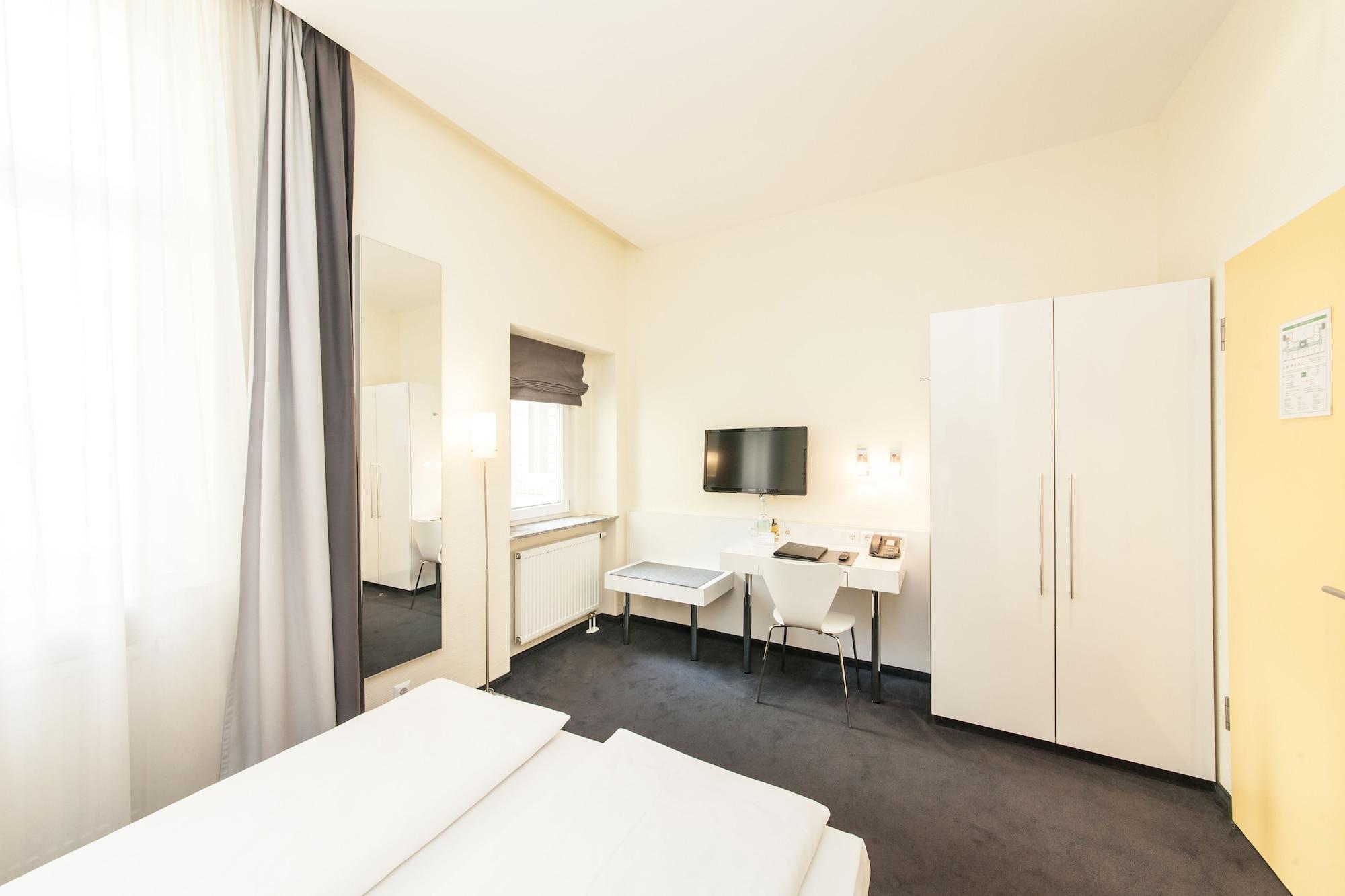 Hotel Select Checkpoint Charlie