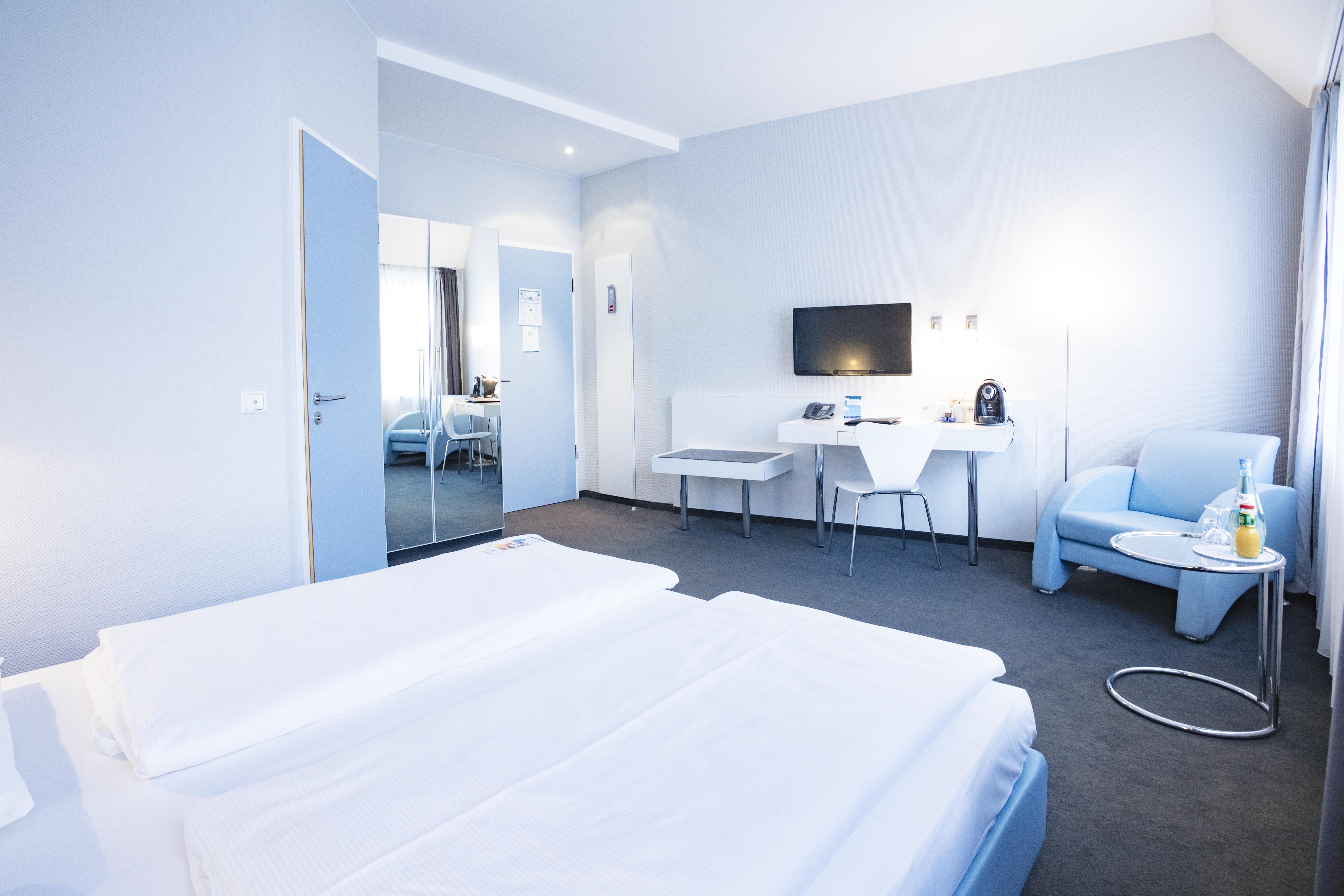 Hotel Select Checkpoint Charlie 4*