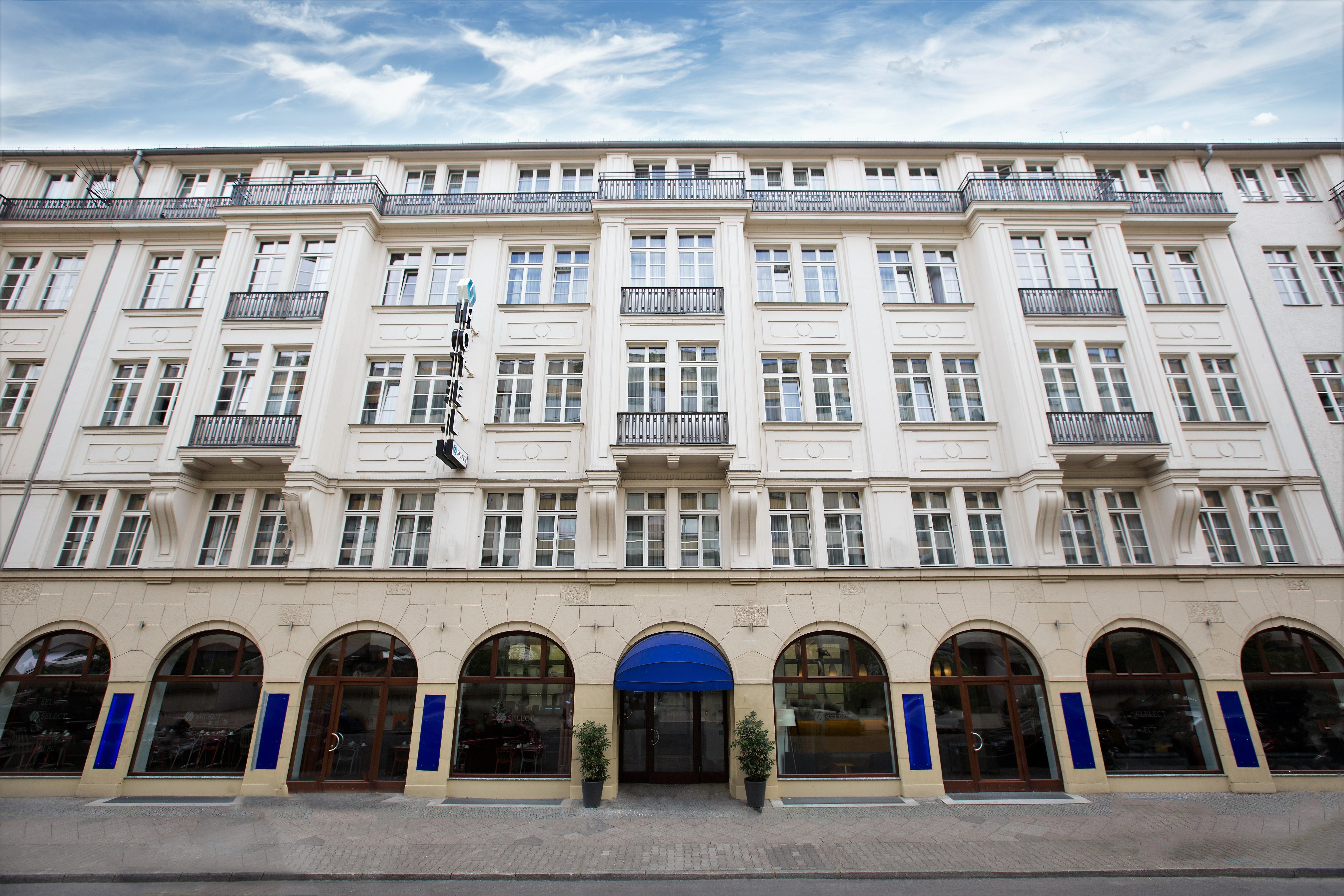 Select Checkpoint Charlie 4*