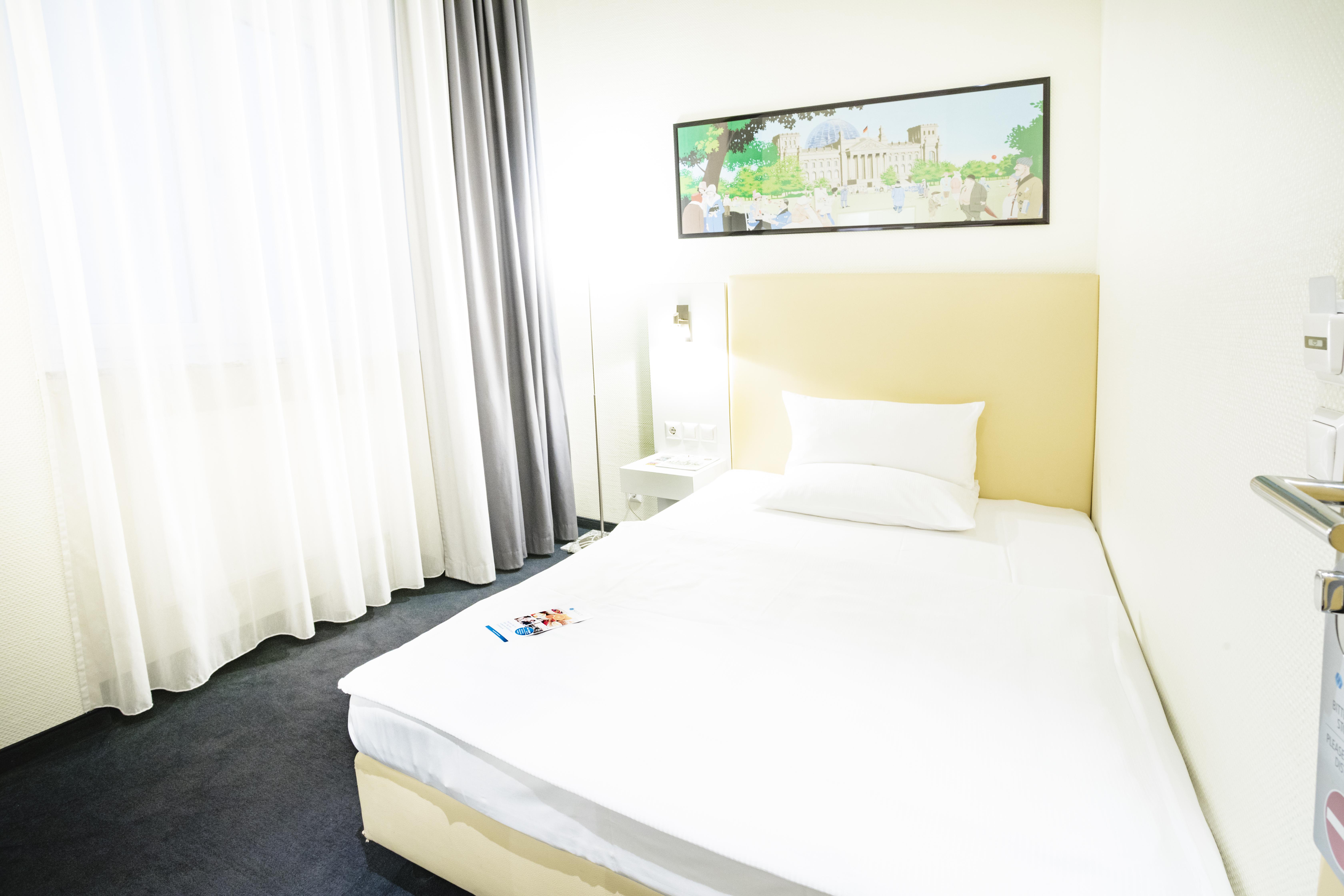 Hotel Select Checkpoint Charlie