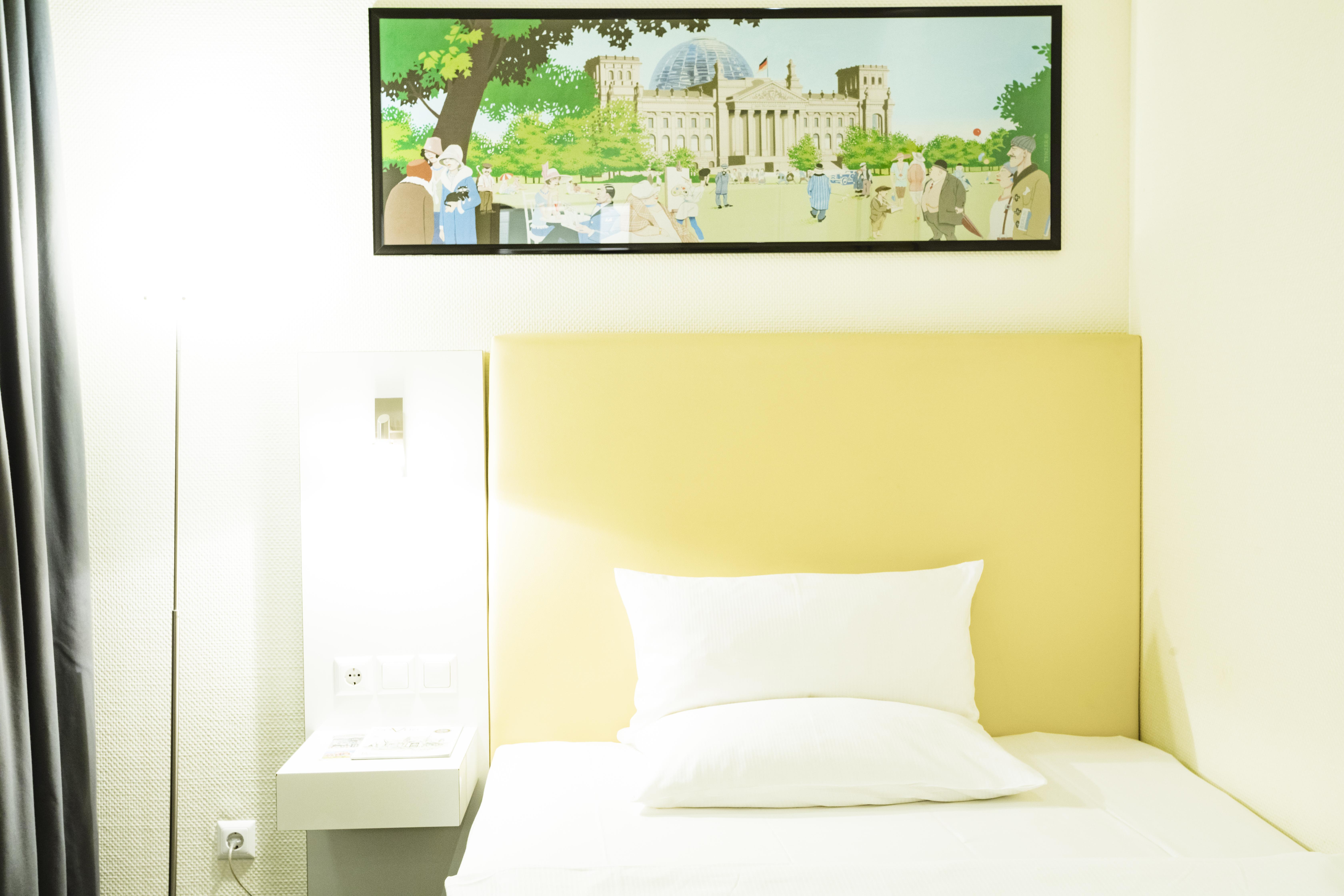 Hotel Select Checkpoint Charlie 4*