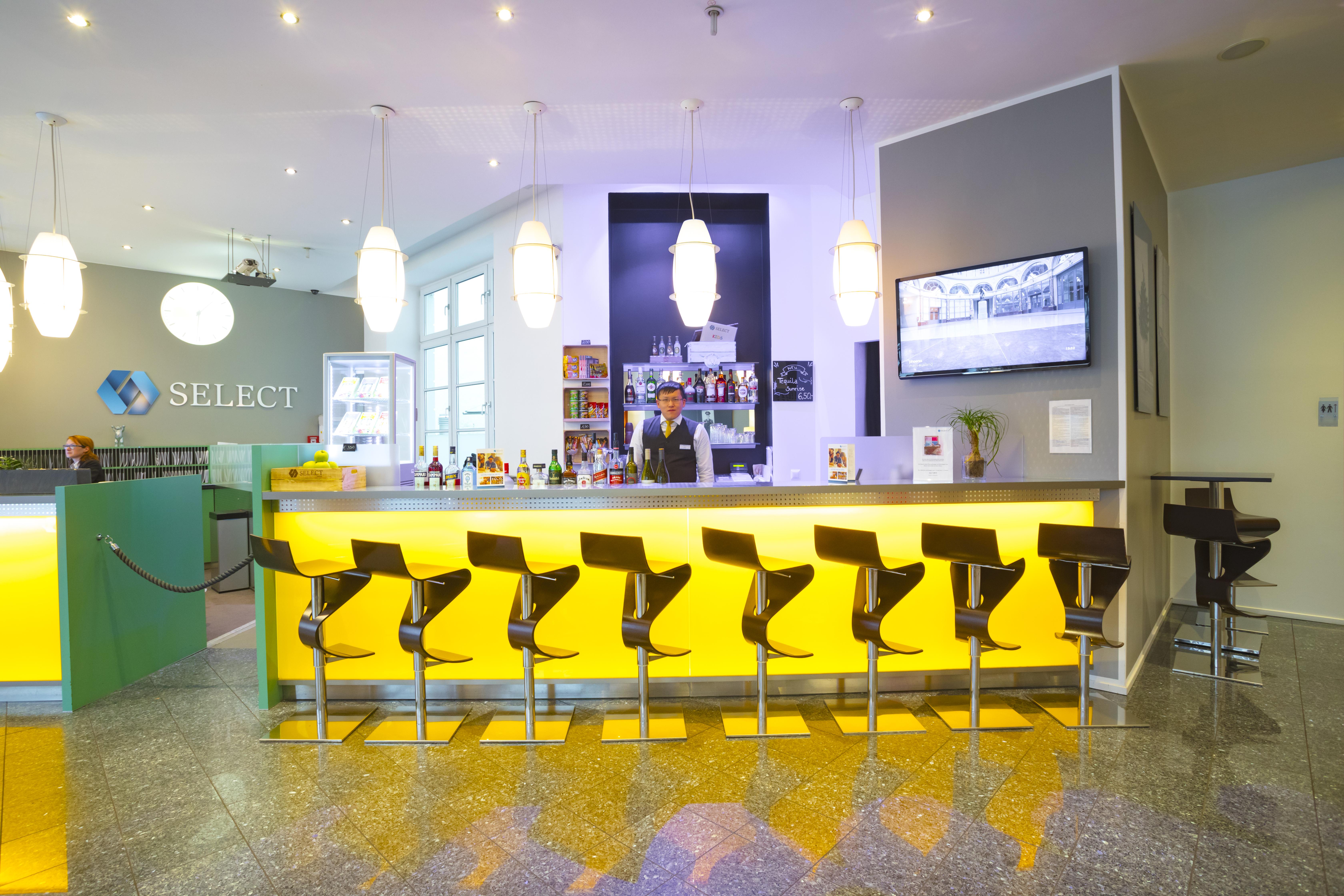 Select Checkpoint Charlie 4*