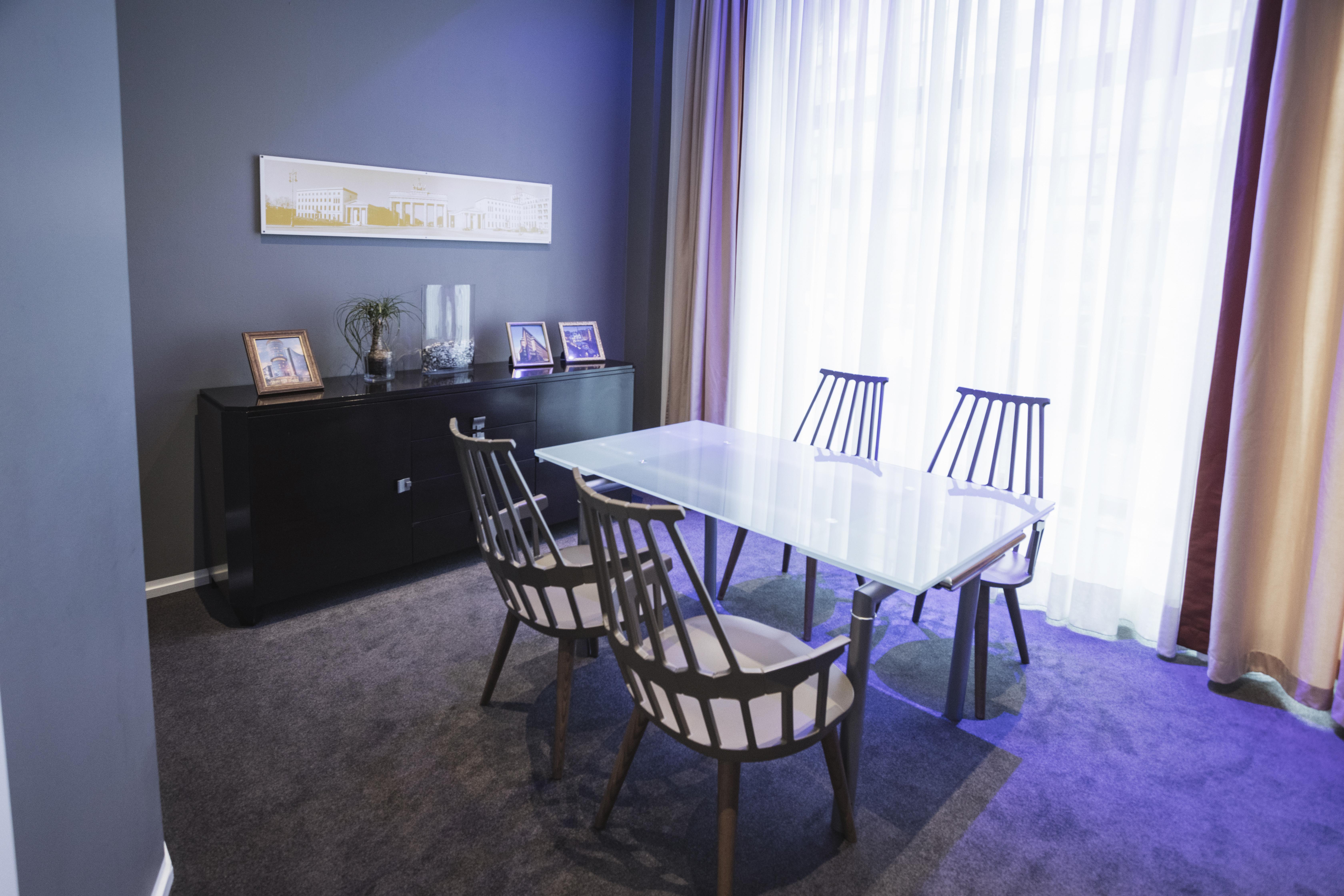 Select Checkpoint Charlie 4*