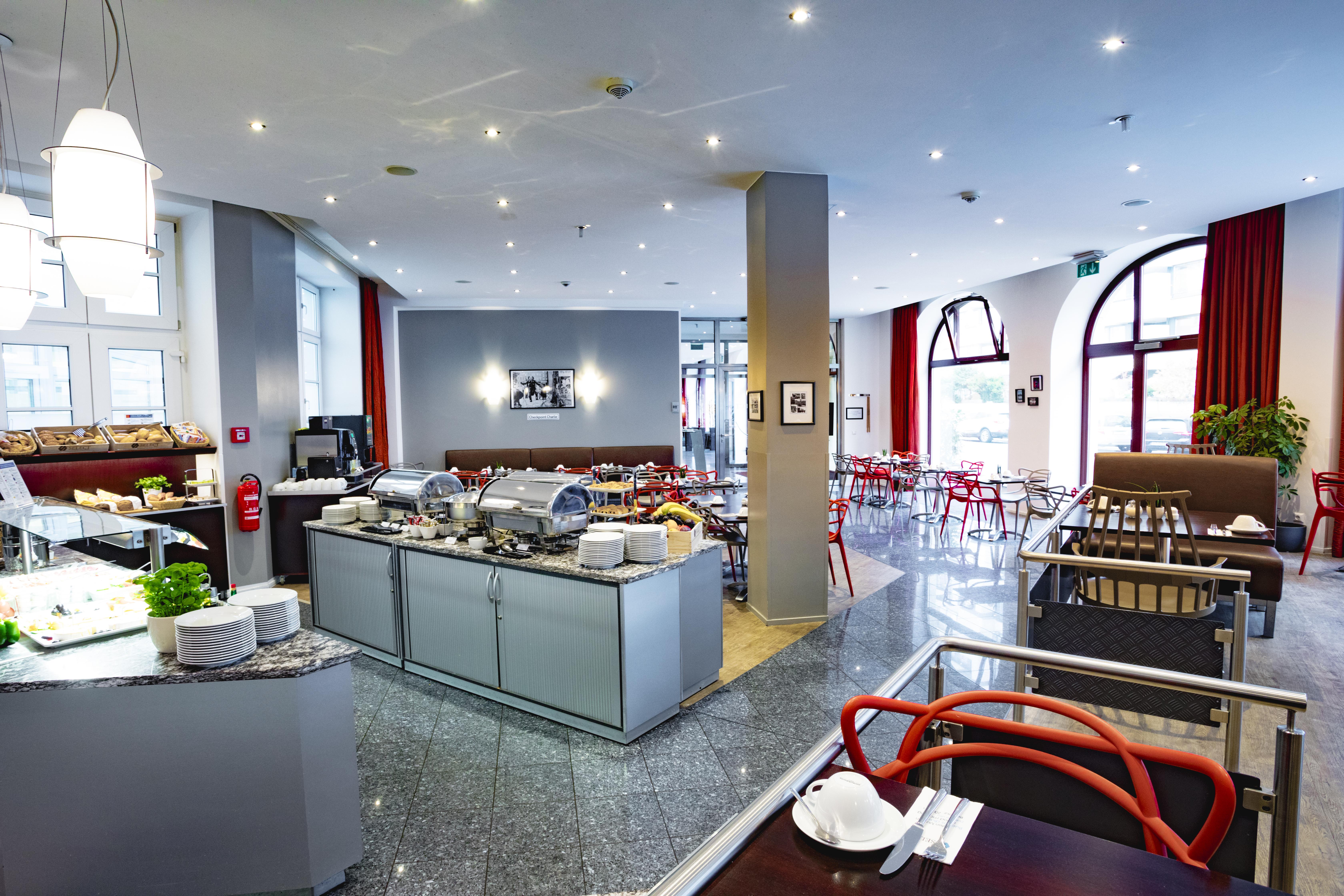 Select Checkpoint Charlie Hotel 4*
