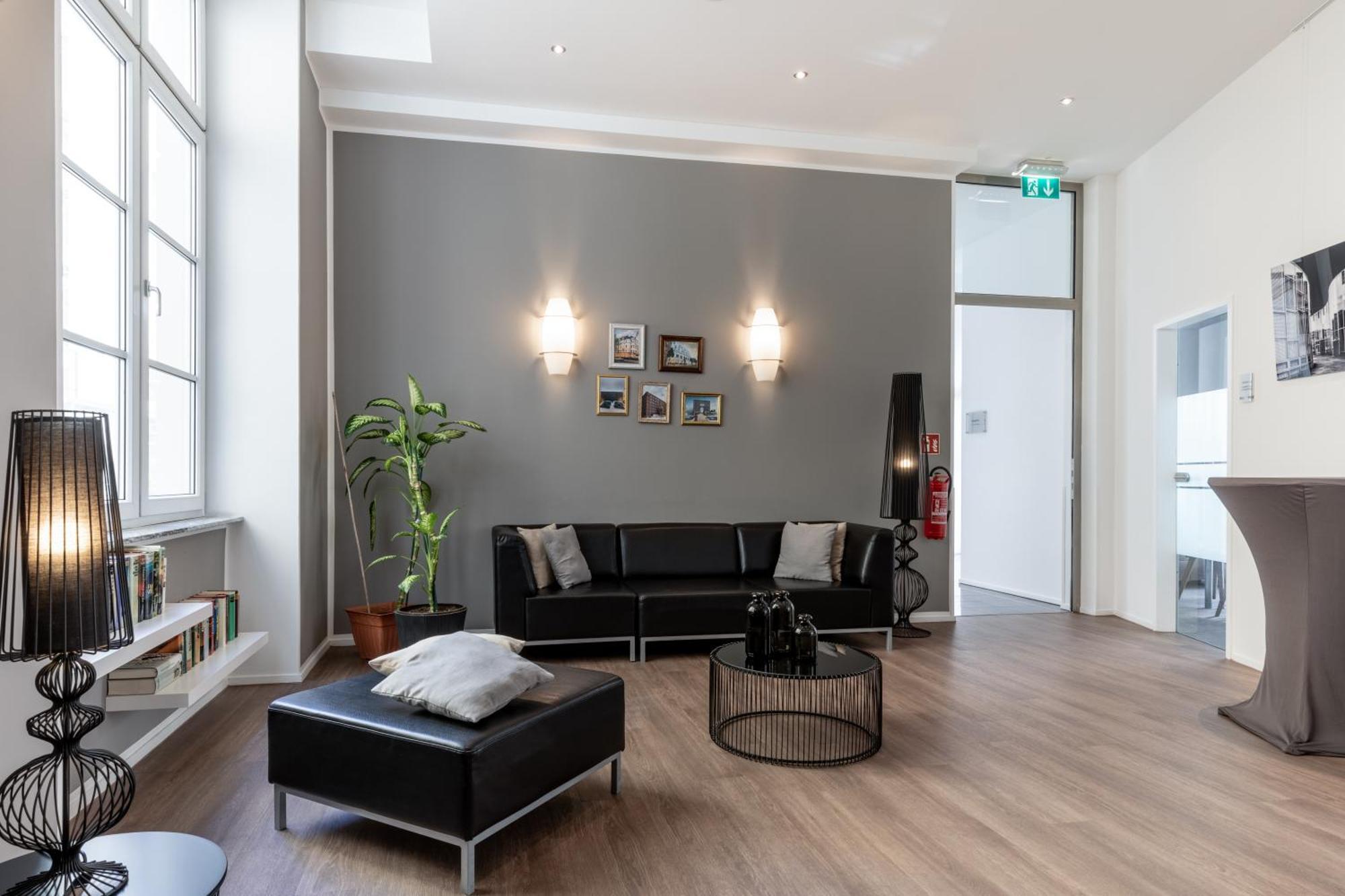 Select Checkpoint Charlie Hotel 4*