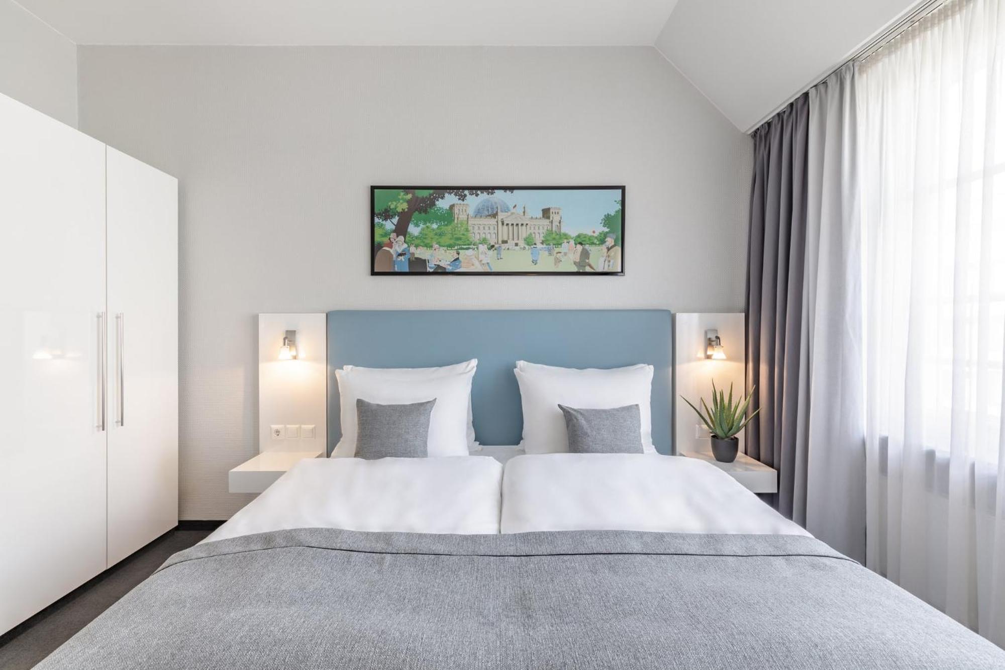 Select Checkpoint Charlie 4*