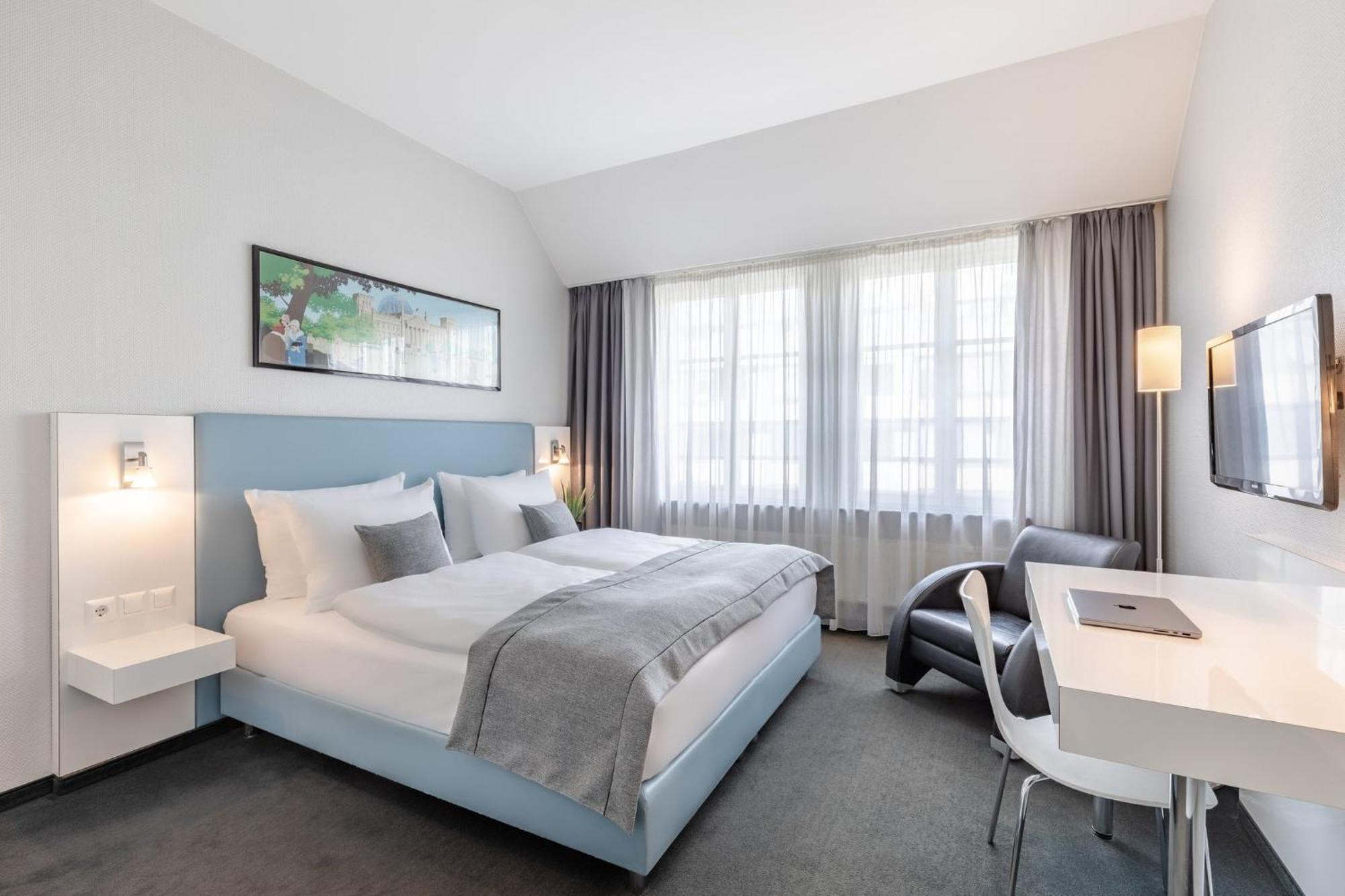 Hotel Select Checkpoint Charlie