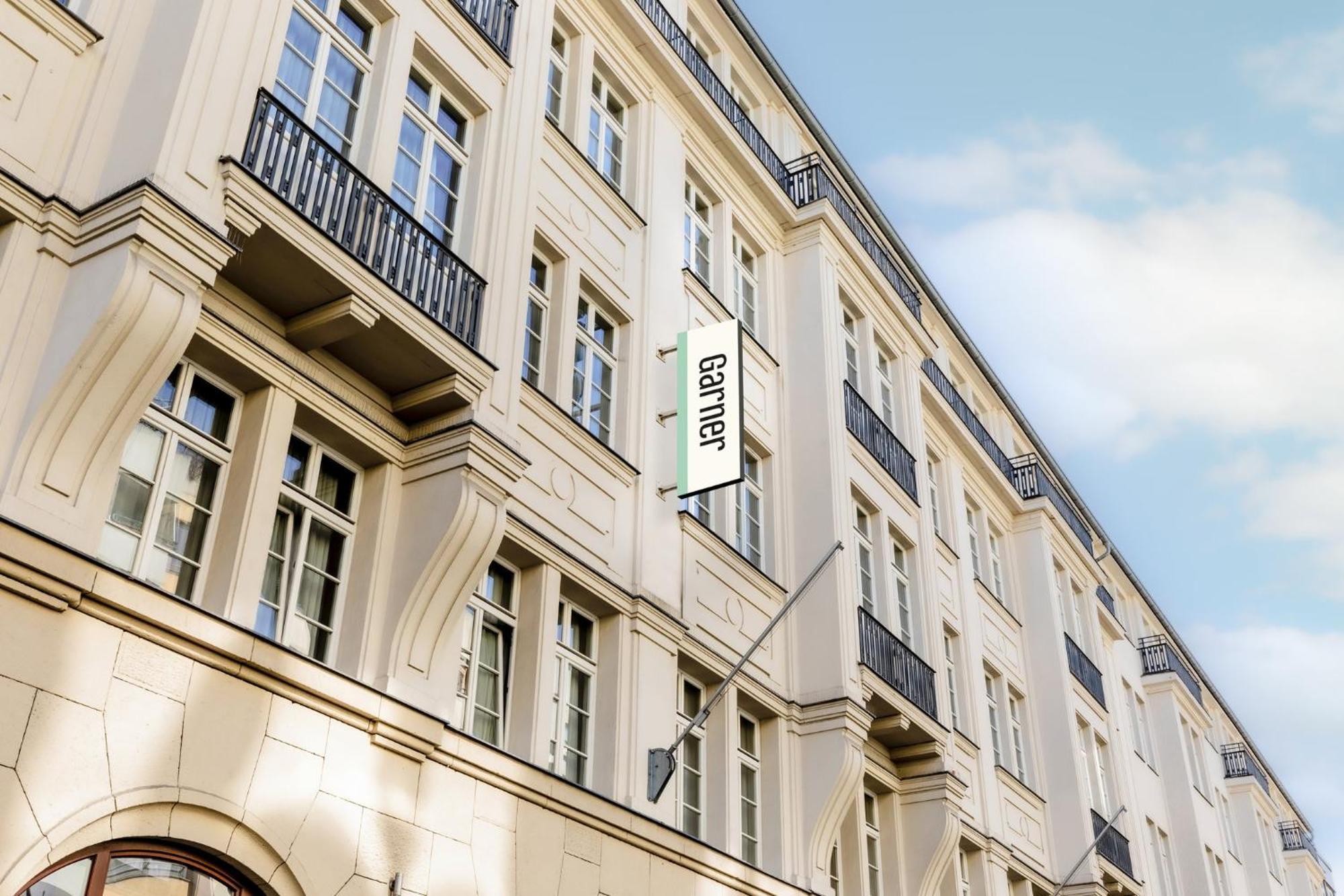 Select Checkpoint Charlie Hotel 4*